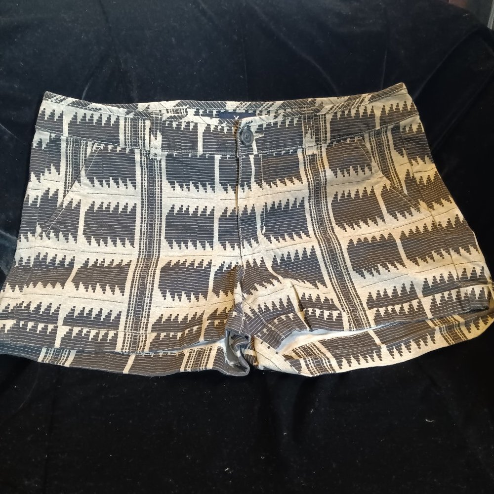 American Eagle Outfitters black and gray pattern shorts